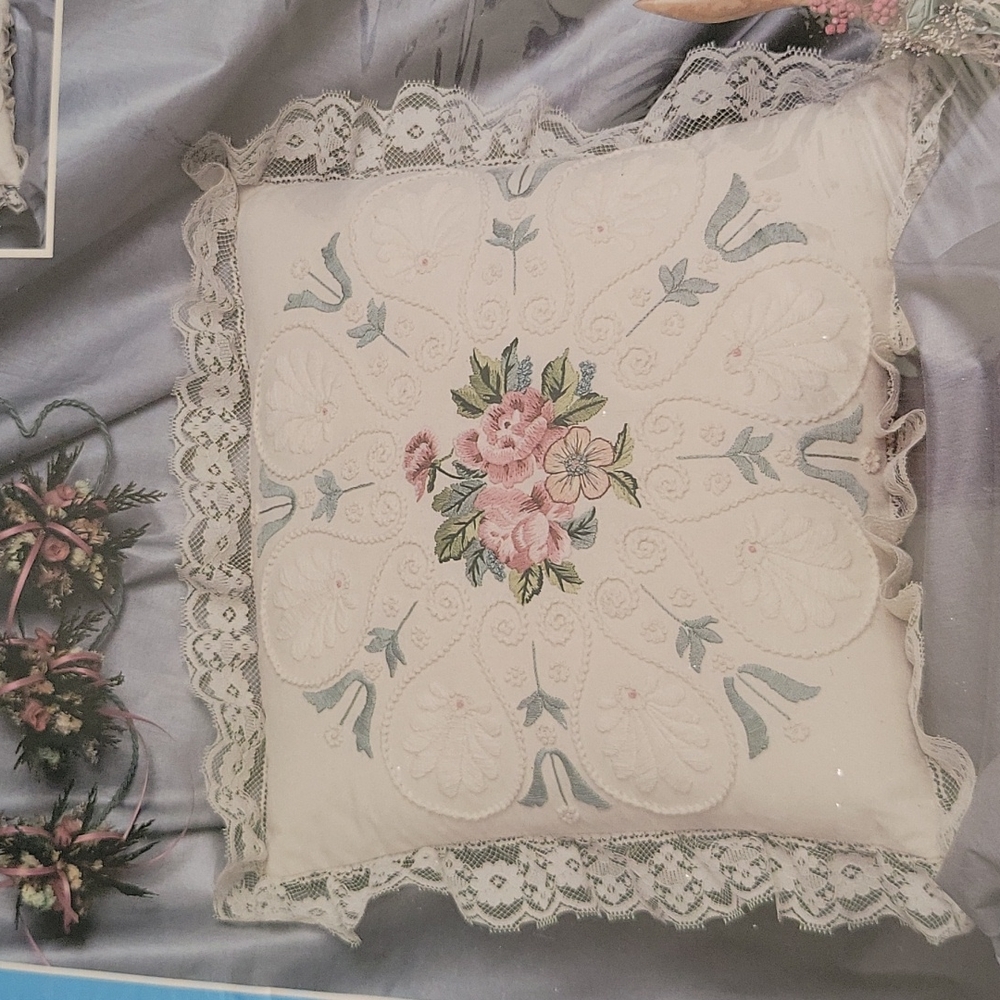 🔥5 for $25/4 for $20/3 for $15 Roses on lace pillow kit